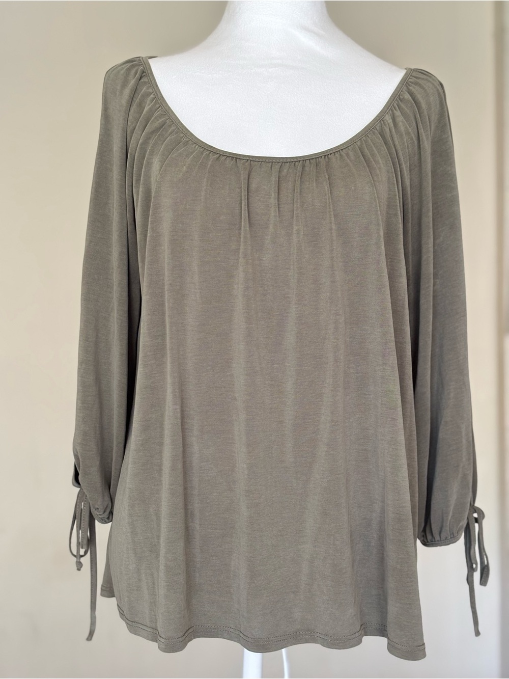 Green Envelope Scoop Neck Long Sleeve Peasant Tunic in Taupe-Green